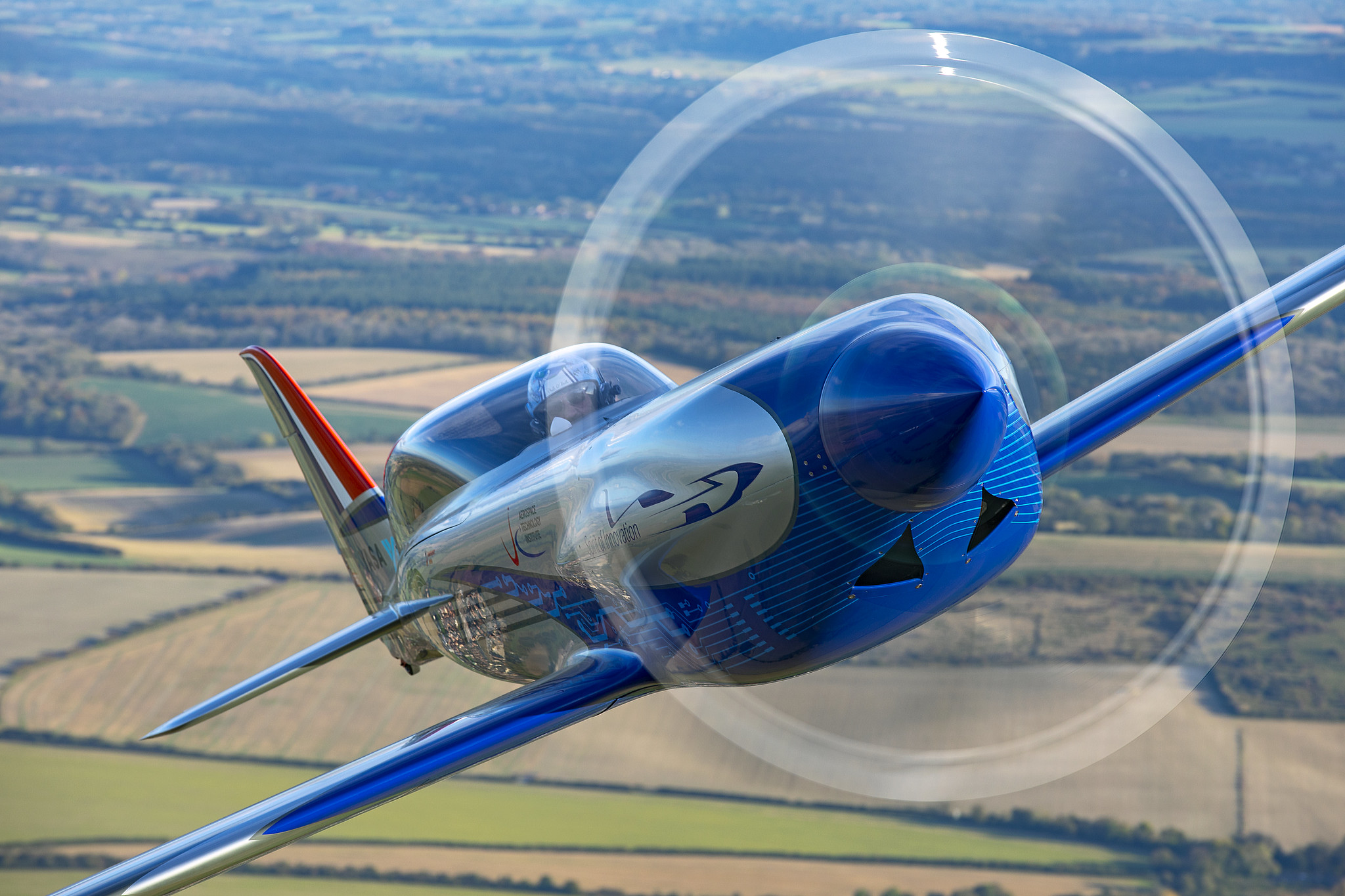 L’aereo elettrico di Rolls-Royce da record: vola a oltre 620 chilometri orari