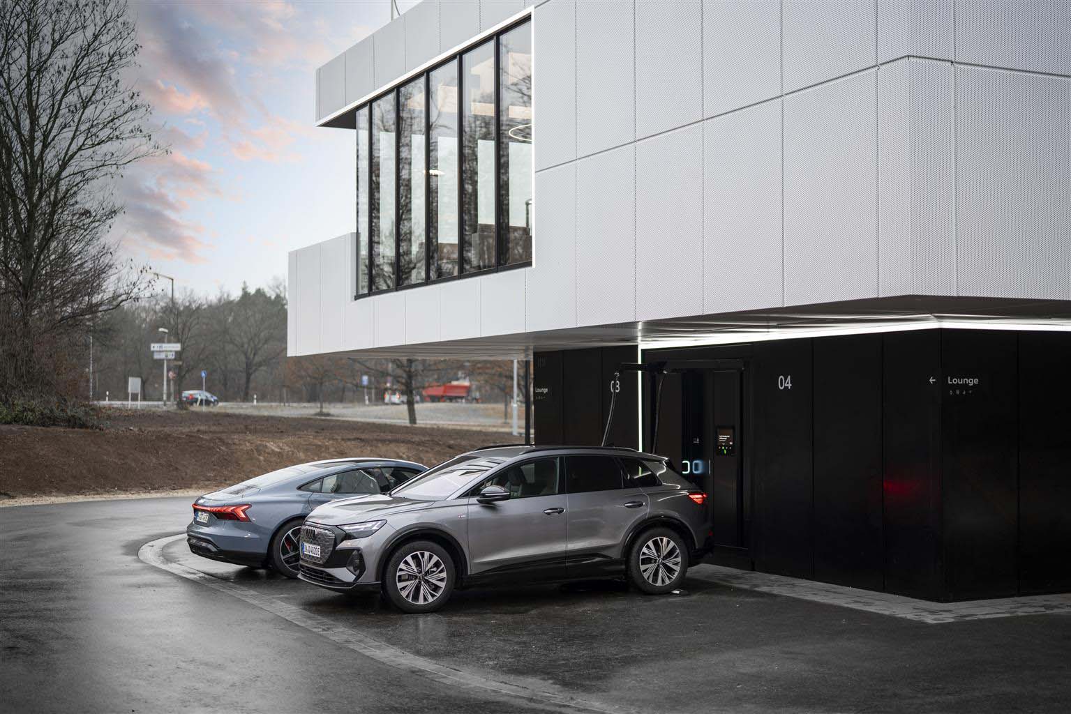 Audi charging hub è una lounge di nuova generazione per la ricarica veloce