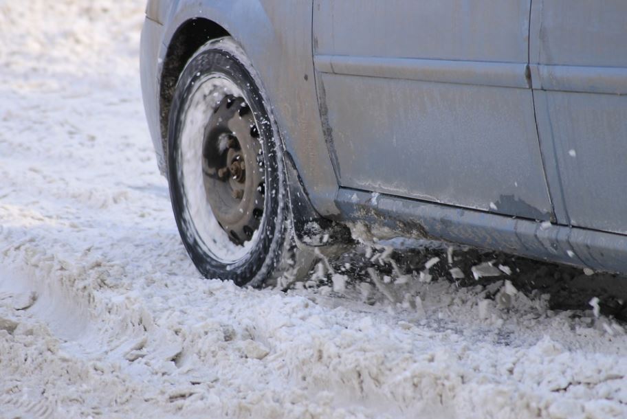 auto su neve