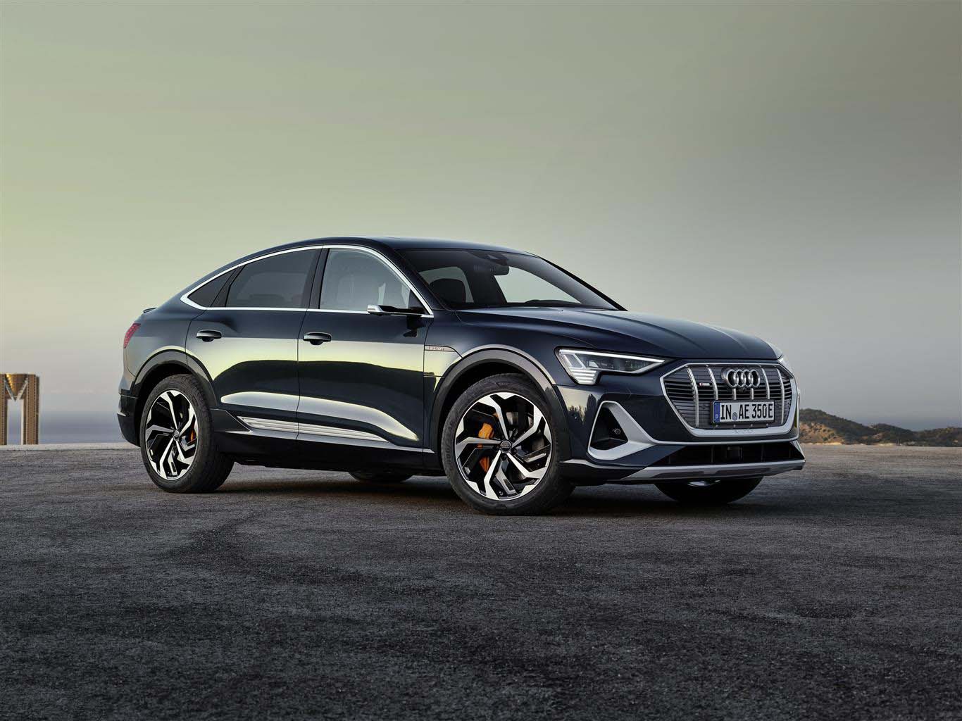 Audi e-tron: a listino le versioni Fast con ricarica a 22 kW in corrente alternata Audi e-tron: a listino le versioni Fast con ricarica a 22 kW in corrente alternata