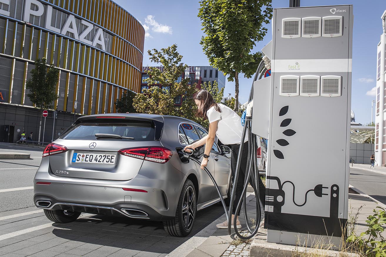 Mercedes-Benz, con la spina il 30% delle vetture vendute in Italia nel 2021