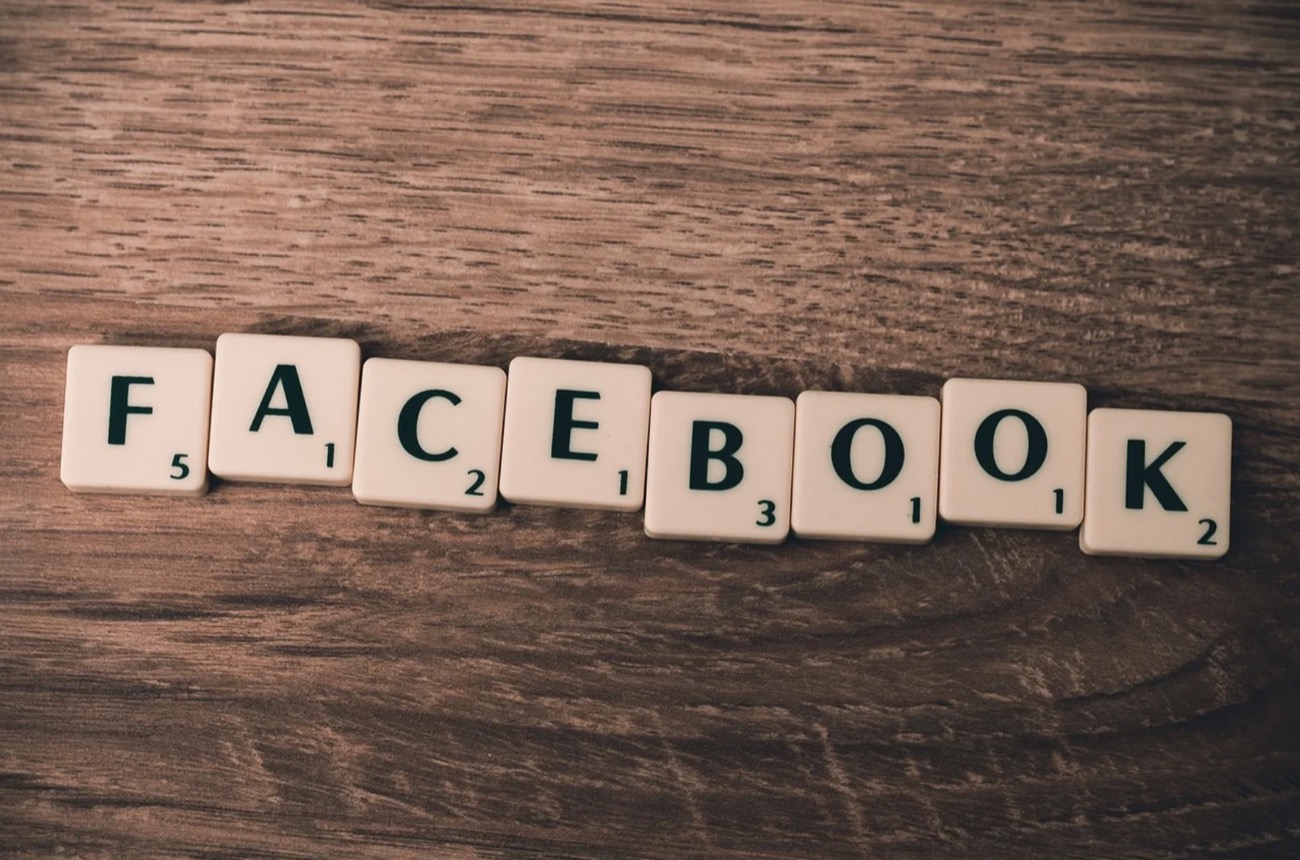 apple facebook pubblicità