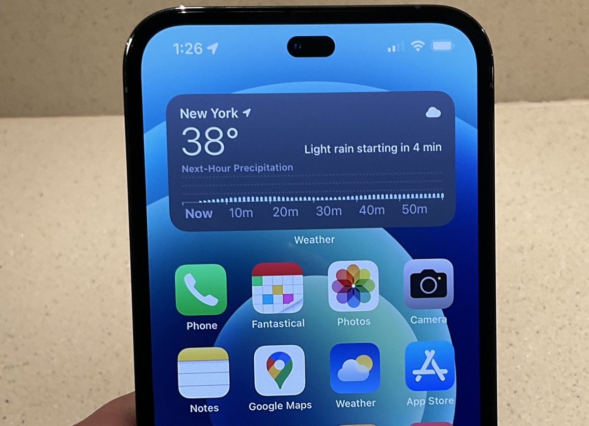 iPhone 14 con foro nel display potrebbe essere così